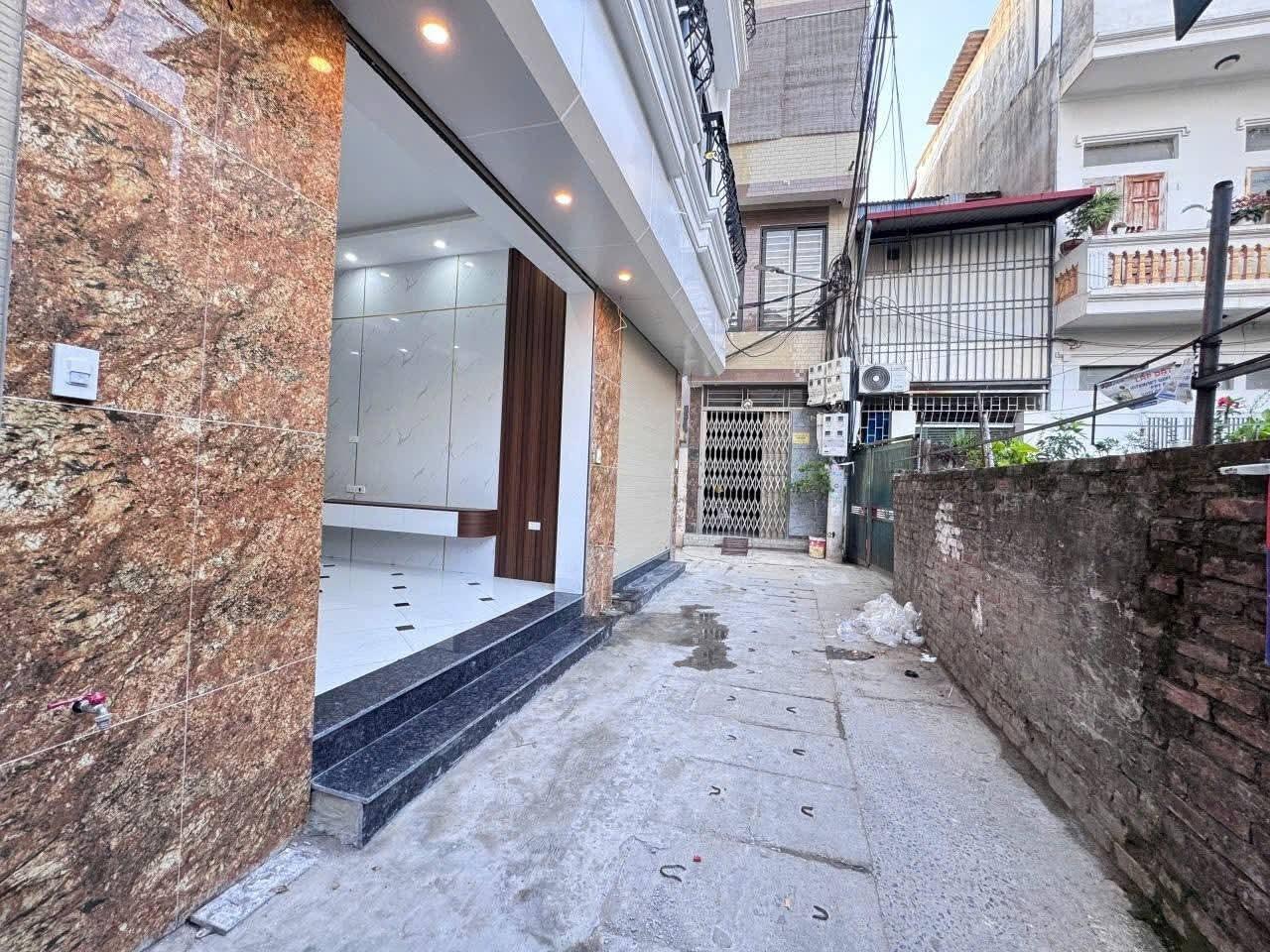 Cần bán gấp căn nhà riêng 34 m2 tại Đường Tả Thanh Oai - Tả Thanh Oai - Thanh Trì, giá 5,6 tỷ