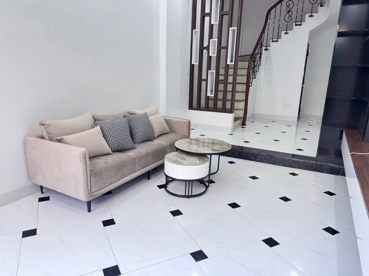 Cần bán gấp căn nhà riêng 34 m2 tại Đường Tả Thanh Oai - Tả Thanh Oai - Thanh Trì, giá 5,6 tỷ - Ảnh 1