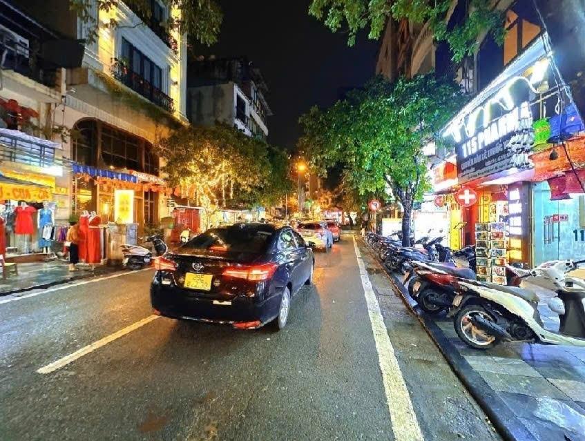 Bán nhanh nhà mặt phố 60 m2 tại Phố Hàng Thùng - Hàng Bạc - Hoàn Kiếm - Hà Nội, giá 75 tỷ