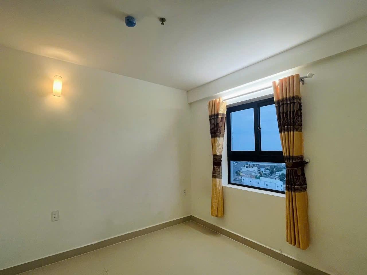 Cho thuê gấp chung cư 95 m2 tại Đường Trịnh Đình Thảo - Tân Phú, giá 11 triệu/tháng