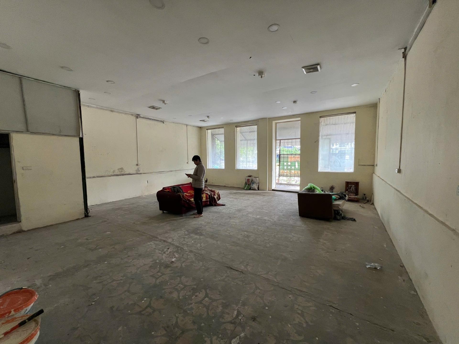 Cần cho thuê nhà mặt phố đẹp tại Đường Trần Nhật Duật - Hoàn Kiếm, 75 m2, giá 19 tr/tháng