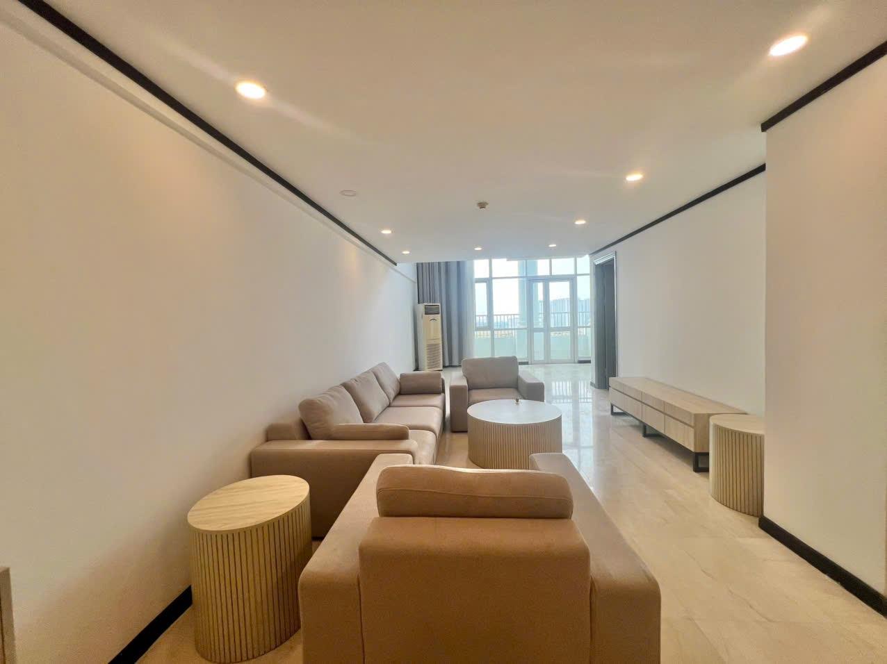 Cho thuê gấp căn chung cư 279 m2 tại Đường Lạc Long Quân - Tây Hồ - Hà Nội, giá 48 tỷ/tháng