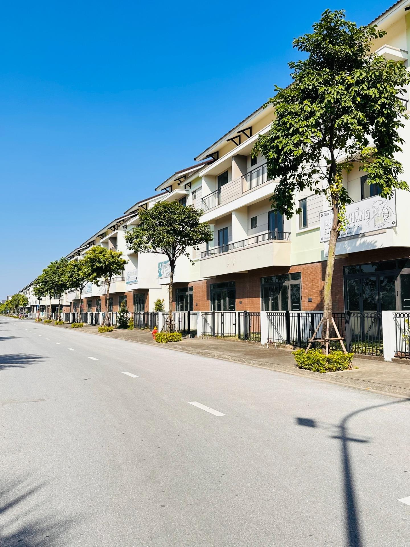 Sở hữu nhà mặt phố 90 m2, hướng Đông tại Đường Hữu Nghị - Phù Chẩn - Từ Sơn - Bắc Ninh, giá 7,9 tỷ