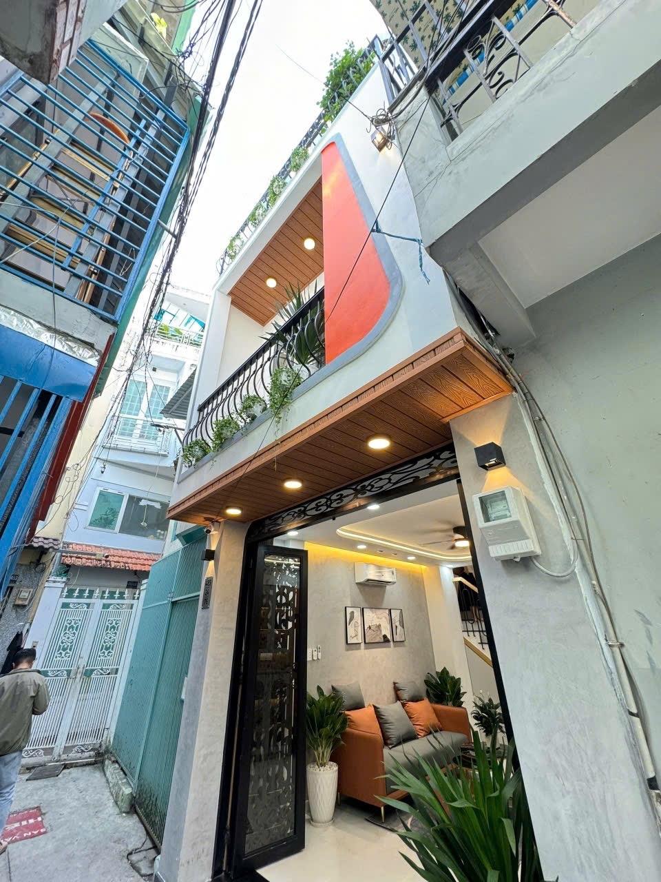 Sở hữu nhà riêng 32,29999923706055 m2 tại Đường Huỳnh Văn Bánh - 13 - Phú Nhuận, giá 6,85 tỷ