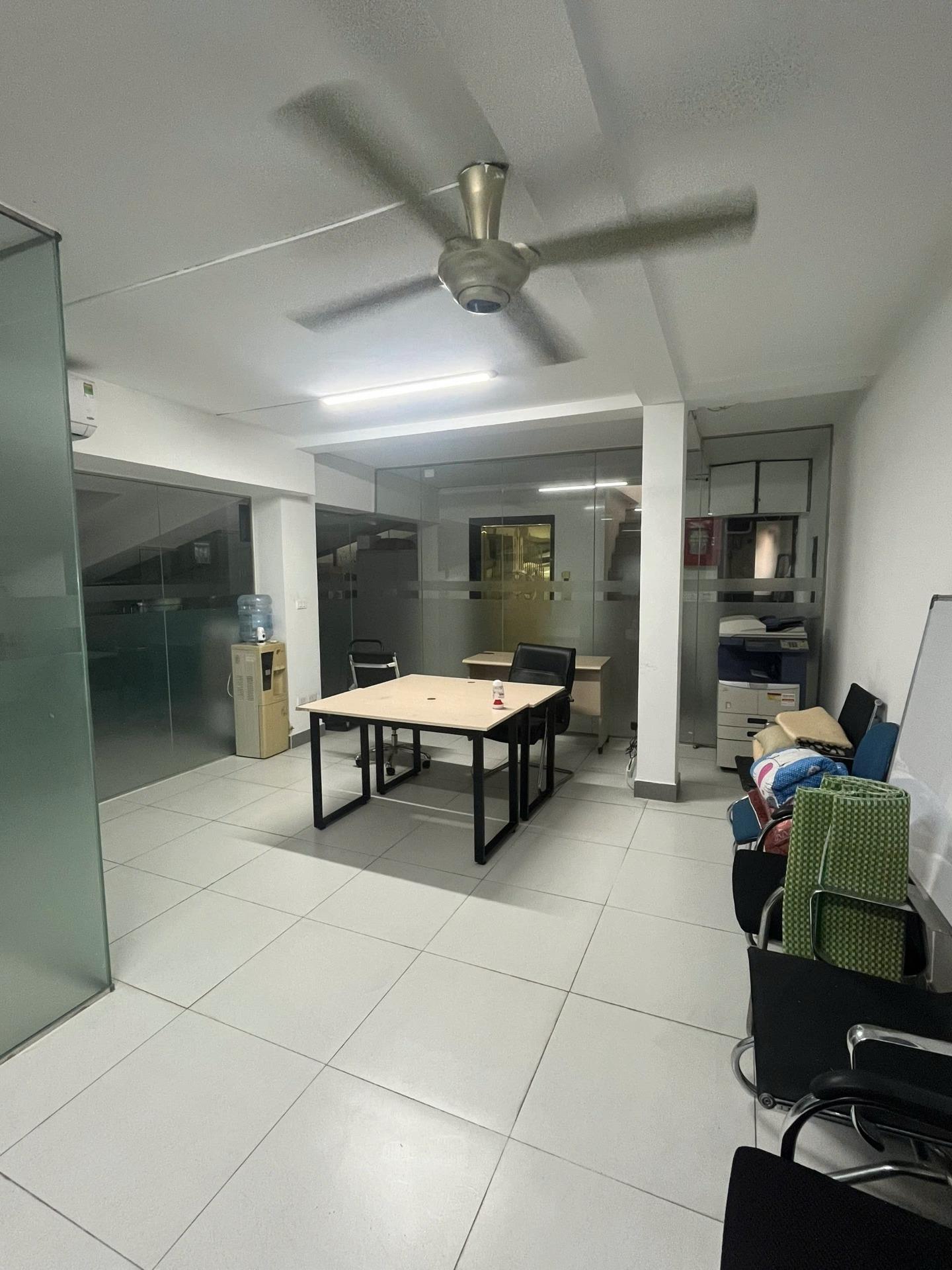 Cho thuê văn phòng 28 m2 tại Làng Việt Kiều Châu Âu, phù hợp văn phòng đại diện