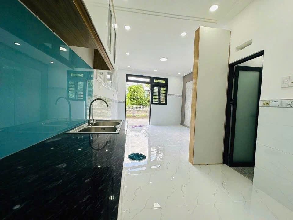 Bán nhà sổ riêng 24 m2, hướng Đông-Nam tại Đường Phan Văn Hớn - Quận 12, giá 960 triệu