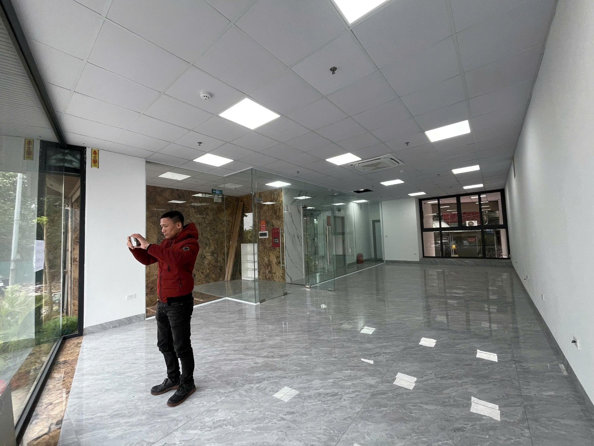 Cho thuê sàn văn phòng Tầng 1 tiện giao dịch, 120 m2/tầng sàn như ảnh