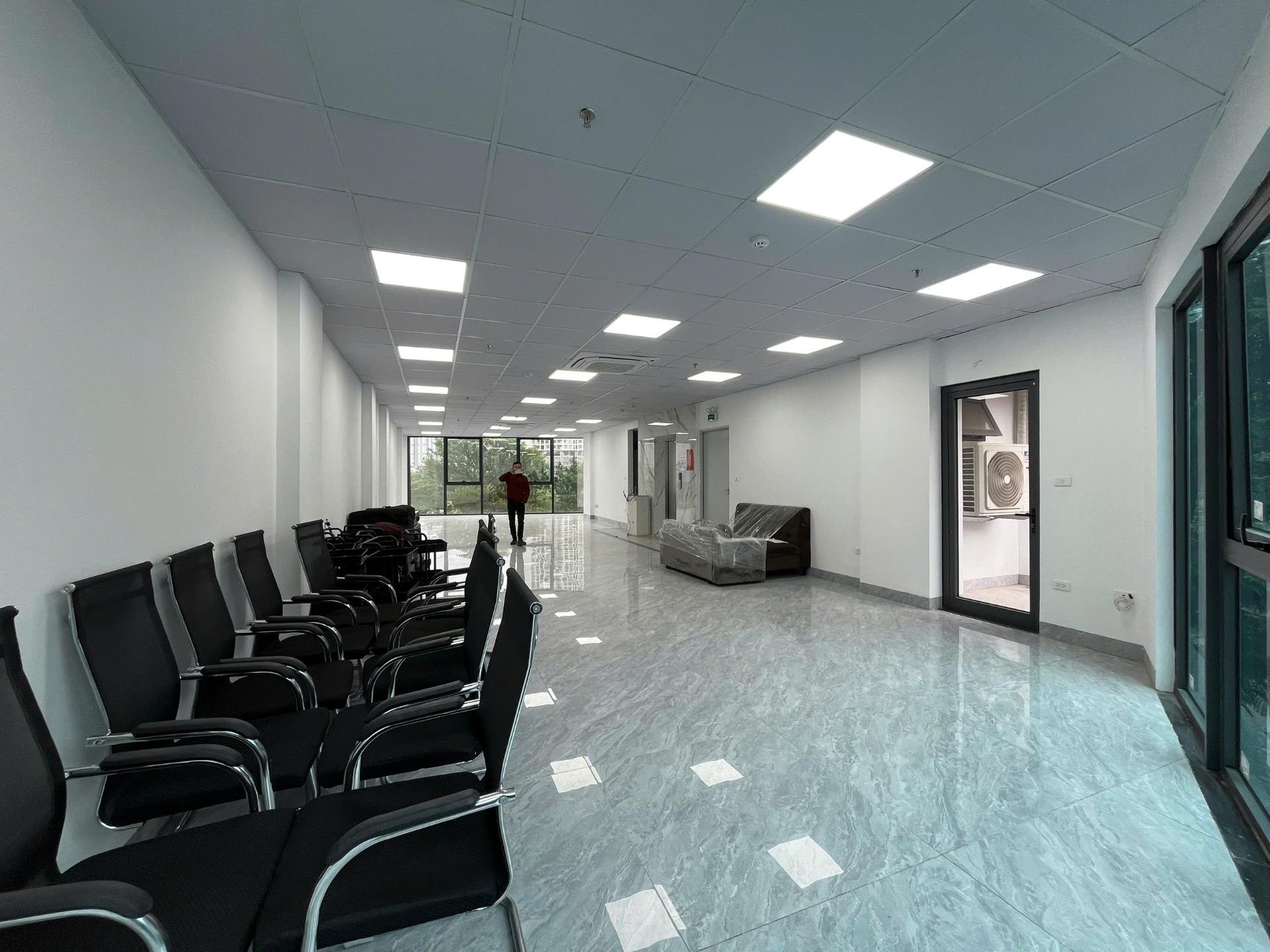 Cho thuê văn phòng Nguyễn Xiển, 140 m2/tầng, sàn mới, thông sàn đẹp như hình