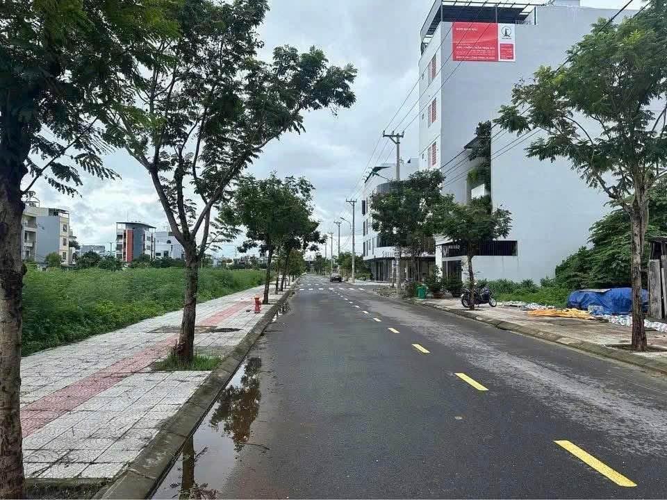 Cần bán gấp bán nhanh nền đất 110 m2 tại Phường Hòa Xuân - Cẩm Lệ - Đà Nẵng, giá 5,06 tỷ