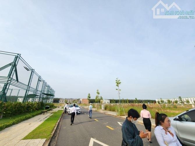 Bán đất 100 m2 tại Đường Lã Xuân Oai - Trường Thạnh - Quận 9 - TP Hồ Chí Minh, giá 3 tỷ