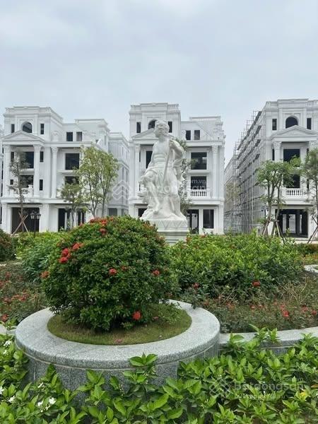 Bán gấp biệt thự siêu đẹp 399 m2, giá 263,9 tỷ tại Đường Cổ Linh - Long Biên - Long Biên - Hà Nội