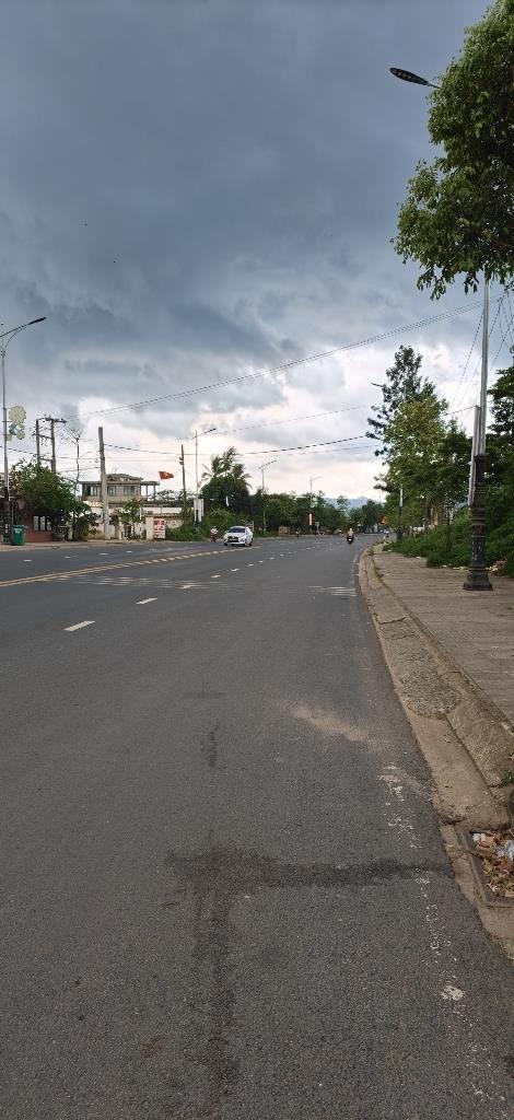 Sở hữu ngay nhà shr 1 tầng, 213 m2, mặt tiền 5m, hướng Đông-Bắc tại Huyện Đức Trọng, giá 2,5 tỷ