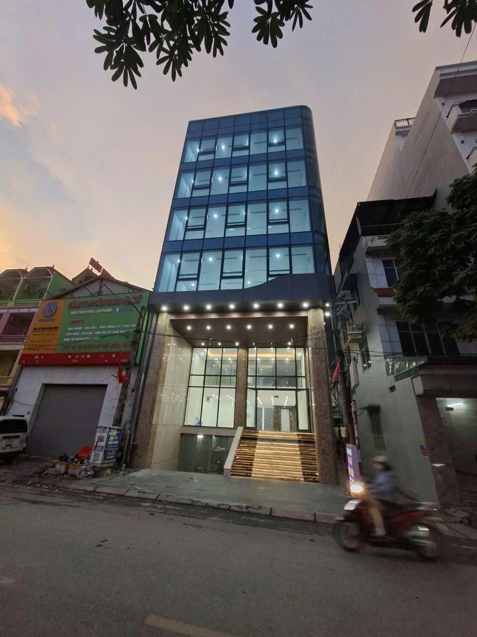 Bán gấp nhà mặt phố 160 m2 tại Đường Hoàng Quốc Việt - Nghĩa Tân - Cầu Giấy - Hà Nội, giá 170 tỷ