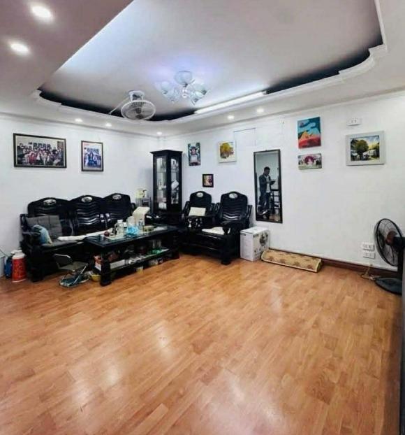Cần bán nhà đẹp 64 m2, hướng Tây tại Phường Nghĩa Đô - Cầu Giấy - Hà Nội, giá 12 tỷ