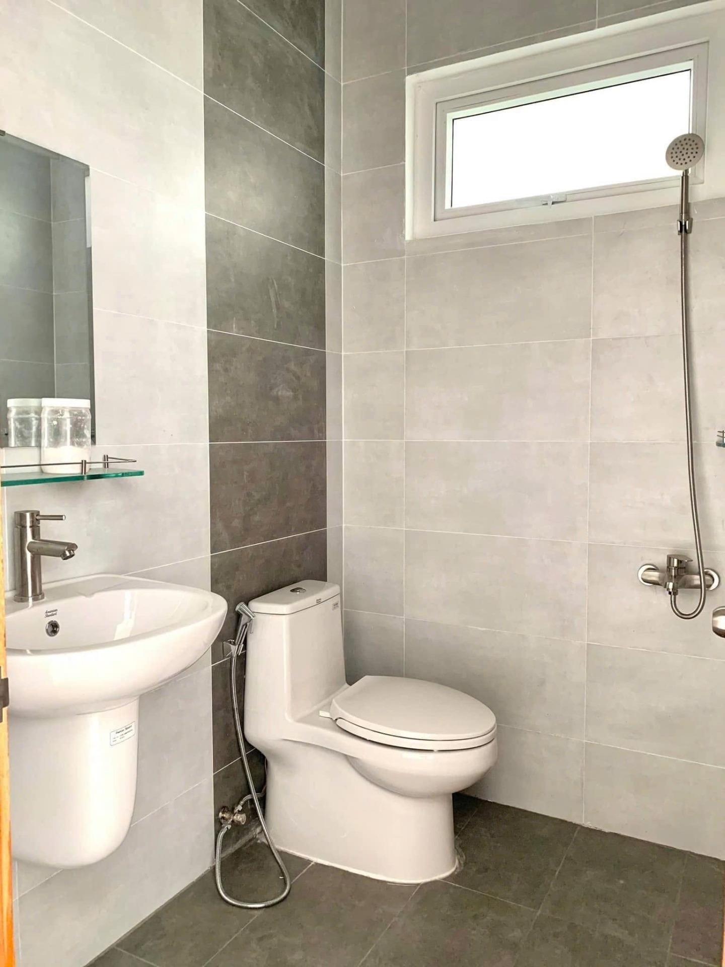 Thuê ngay nhà mặt tiền tại Đường D5 - Phước Long B - Quận 9, 310 m2, giá 24 tr/tháng