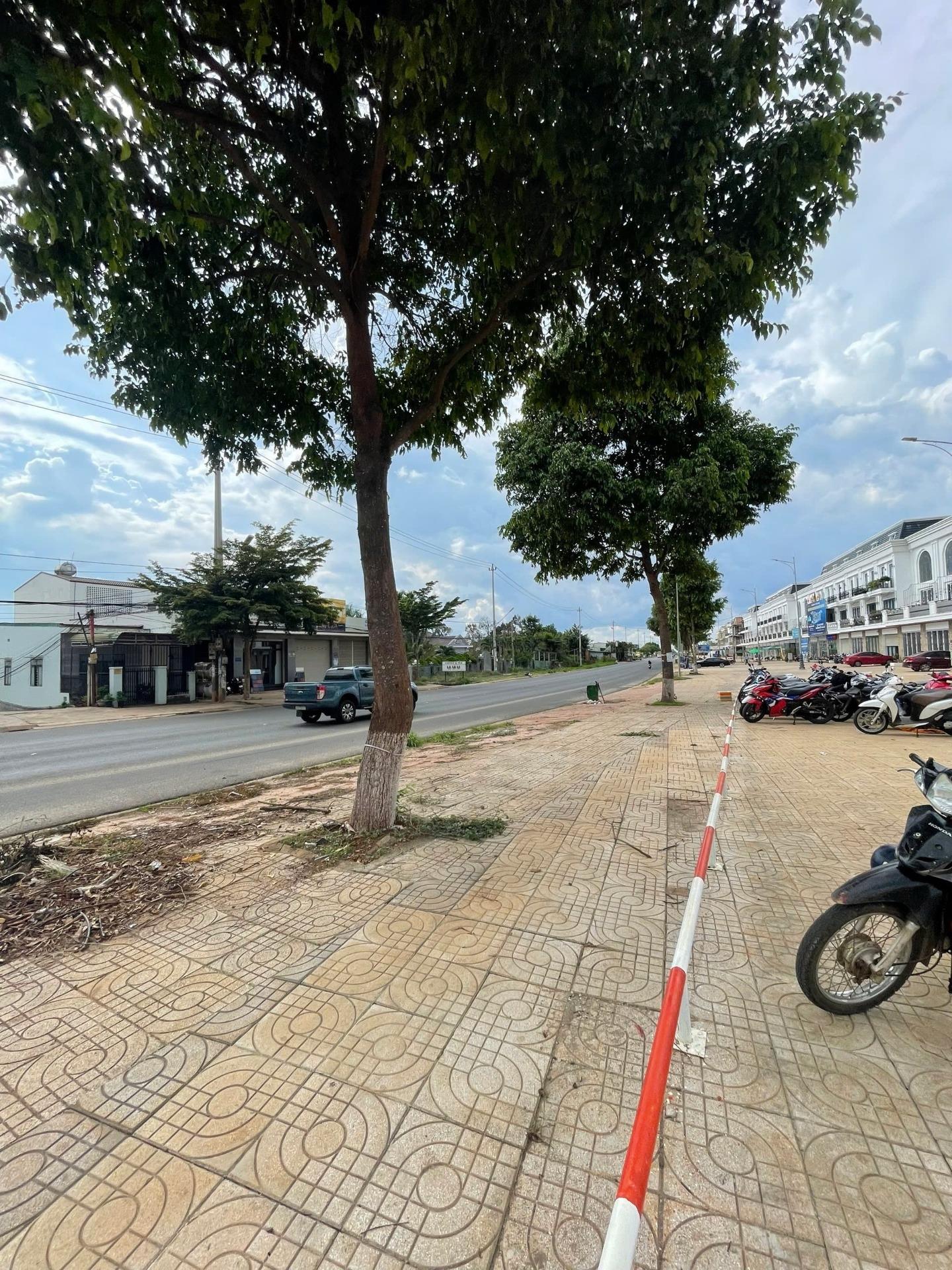 Cần bán gấp nhà lk 100 m2, giá 7,92 tỷ tại Đường Hà Huy Tập - Tân An - Buôn Ma Thuột - Đắk Lắk