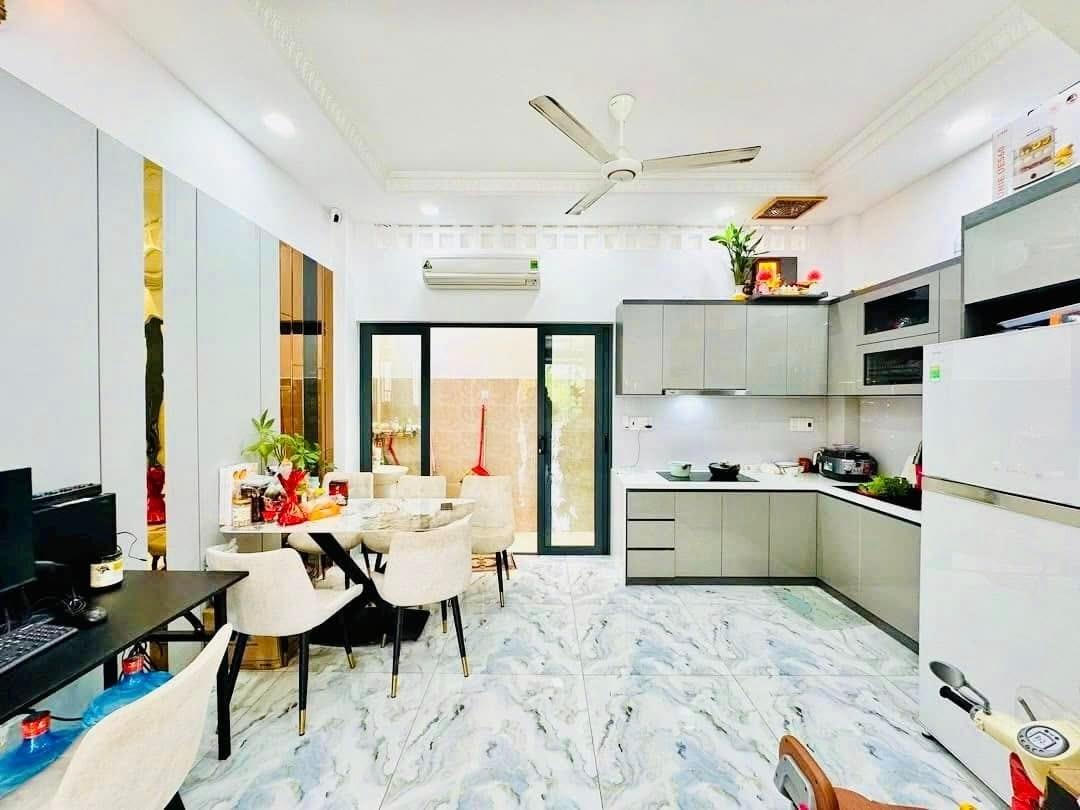 Bán gấp nhà sổ hồng riêng 70 m2 tại Phố Lê Trọng Tấn - Hòa Thạnh - Tân Phú, giá 990 triệu
