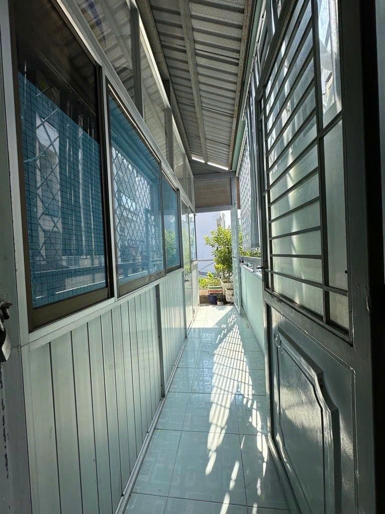 Cần bán nhà 3 tầng, 63 m2, mặt tiền 4m, hướng Nam tại Đường Tân Hương - Tân Phú, giá 6,3 tỷ