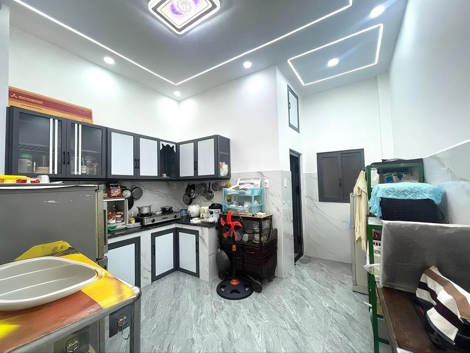 Cần bán nhà sổ hồng riêng 43 m2 tại Đường Lê Hồng Phong - 2 - Quận 10, giá 10,65 tỷ