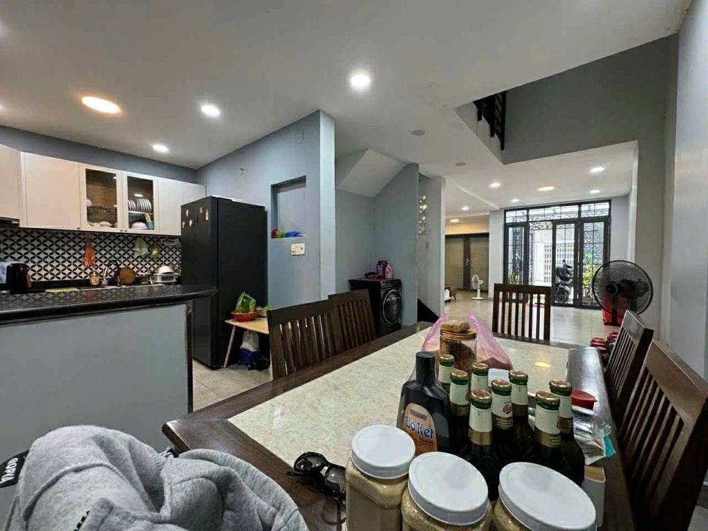 Bán gấp nhà mặt tiền 3 tầng, 72 m2, mặt tiền 6m tại Phường 4 - Phú Nhuận, giá 15,99 tỷ