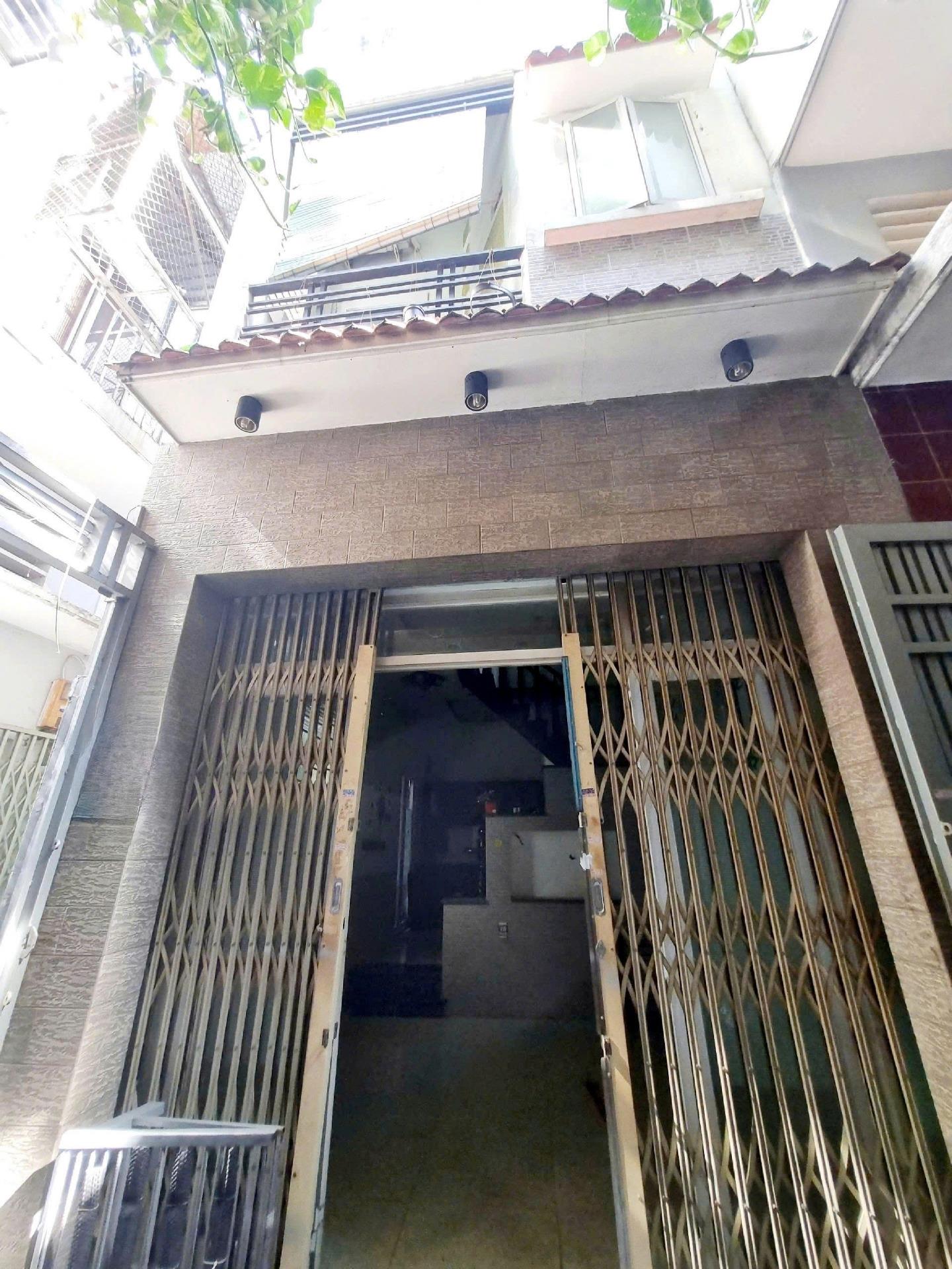 Cần bán gấp nhà shr 27 m2 tại Đường Lạc Long Quân - 8 - Tân Bình - TP Hồ Chí Minh, giá 4,2 tỷ