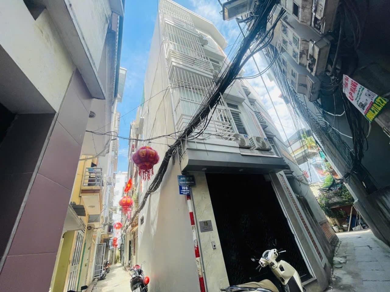 Sở hữu nhà sổ hồng riêng 40 m2, hướng Tây tại Đường Hoàng Mai - Hoàng Mai, giá 8,5 tỷ