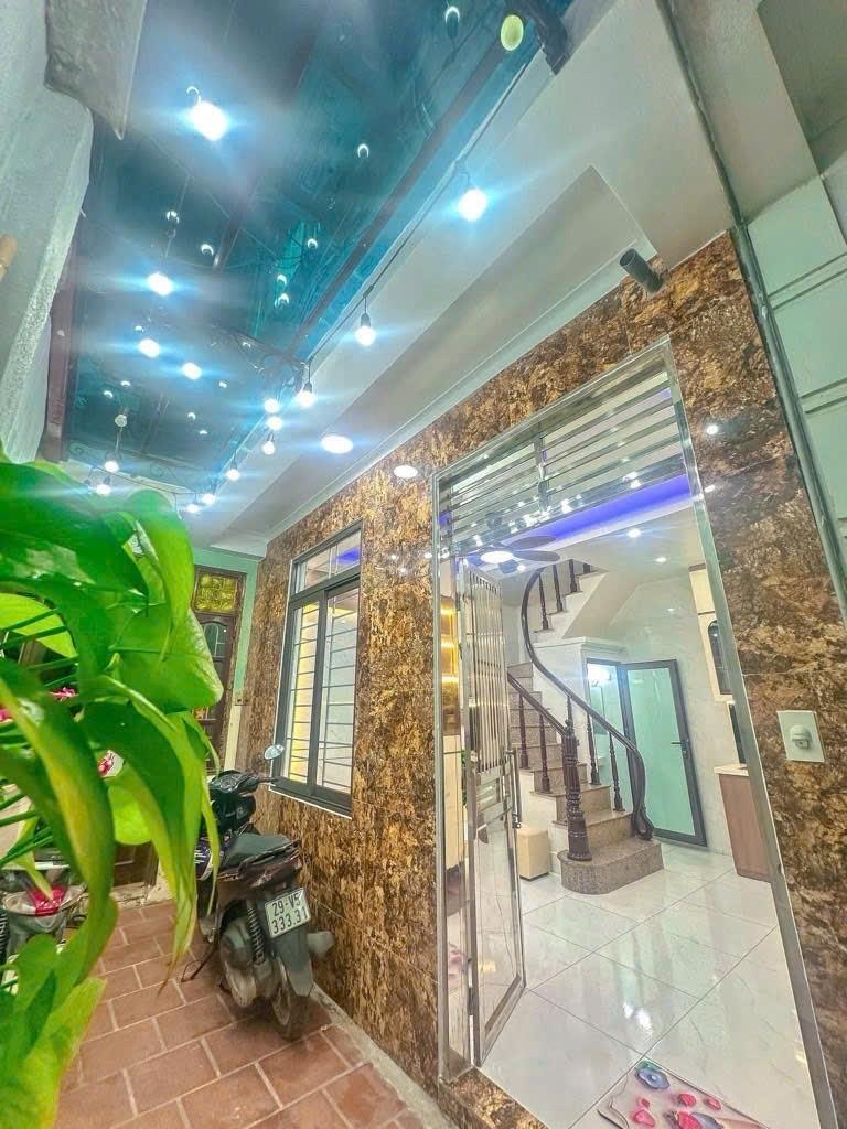 Chuyển nhượng căn nhà riêng 30 m2, hướng Tây-Bắc tại Đường Gốc Đề - Hai Bà Trưng, giá 6,9 tỷ