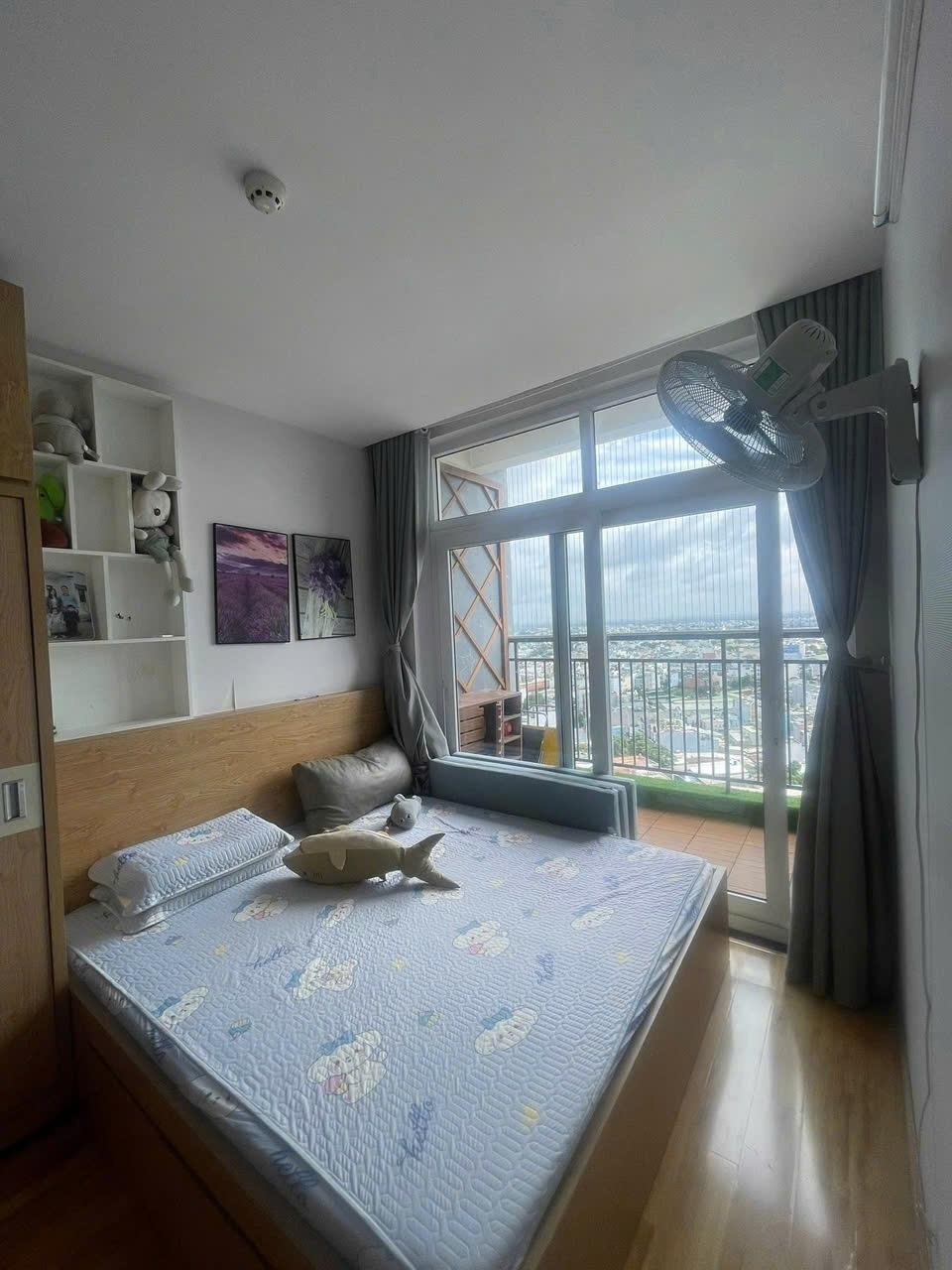 Cần cho thuê gấp căn hộ chung cư 95 m2 tại Đường Nguyễn Sơn - Tân Phú, giá 10 triệu/tháng