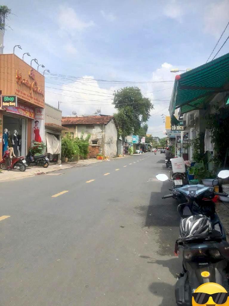 Chuyển nhượng nhà phố 1 tầng, 130 m2, mặt tiền 7m tại Đường 102 - Quận 9, giá 8,9 tỷ