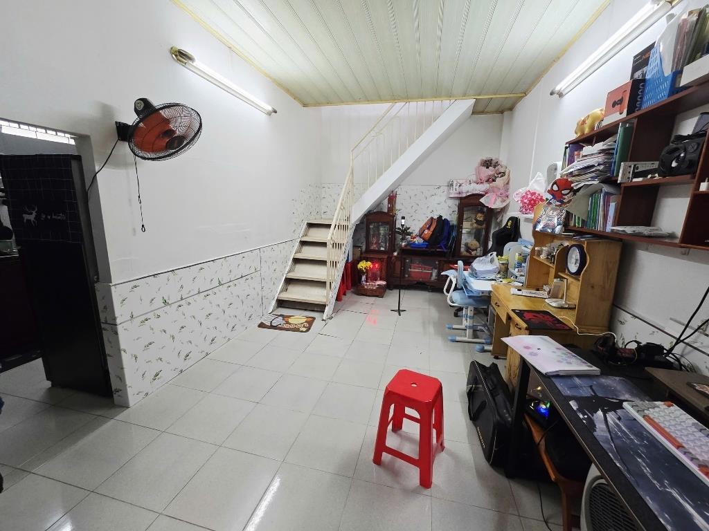 Sở hữu ngay nhà sổ hồng riêng 2 tầng, 40 m2, mặt tiền 4m tại Thủ Đức, giá 2,35 tỷ