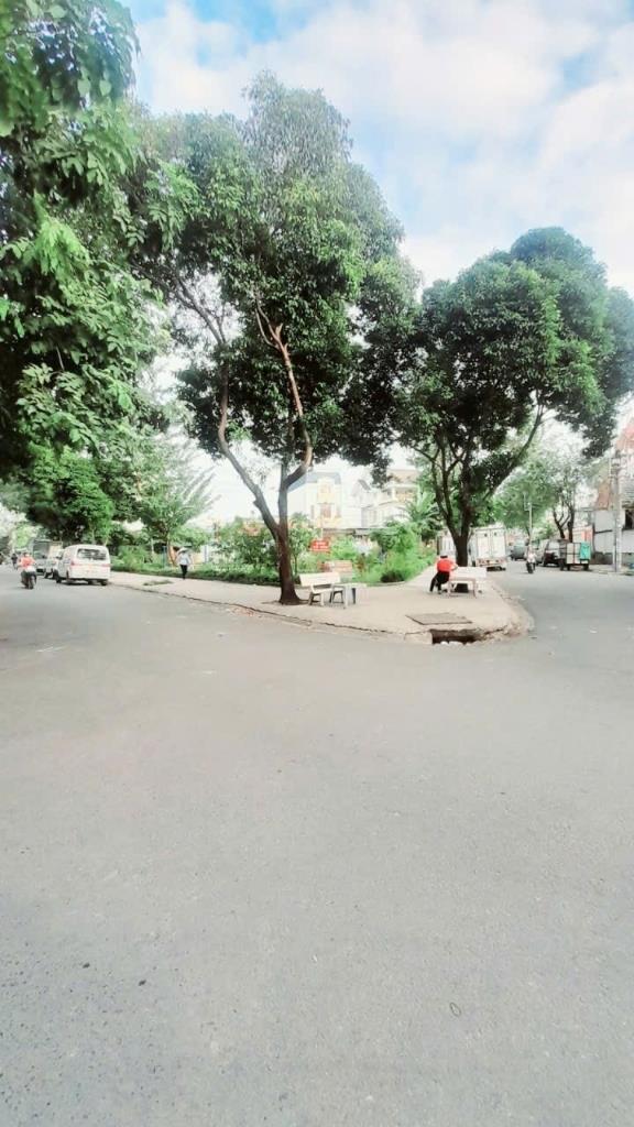 Bán gấp nhà phố - shophouse 4 tầng, 86 m2, giá 12,9 tỷ tại Thủ Đức - TP Hồ Chí Minh