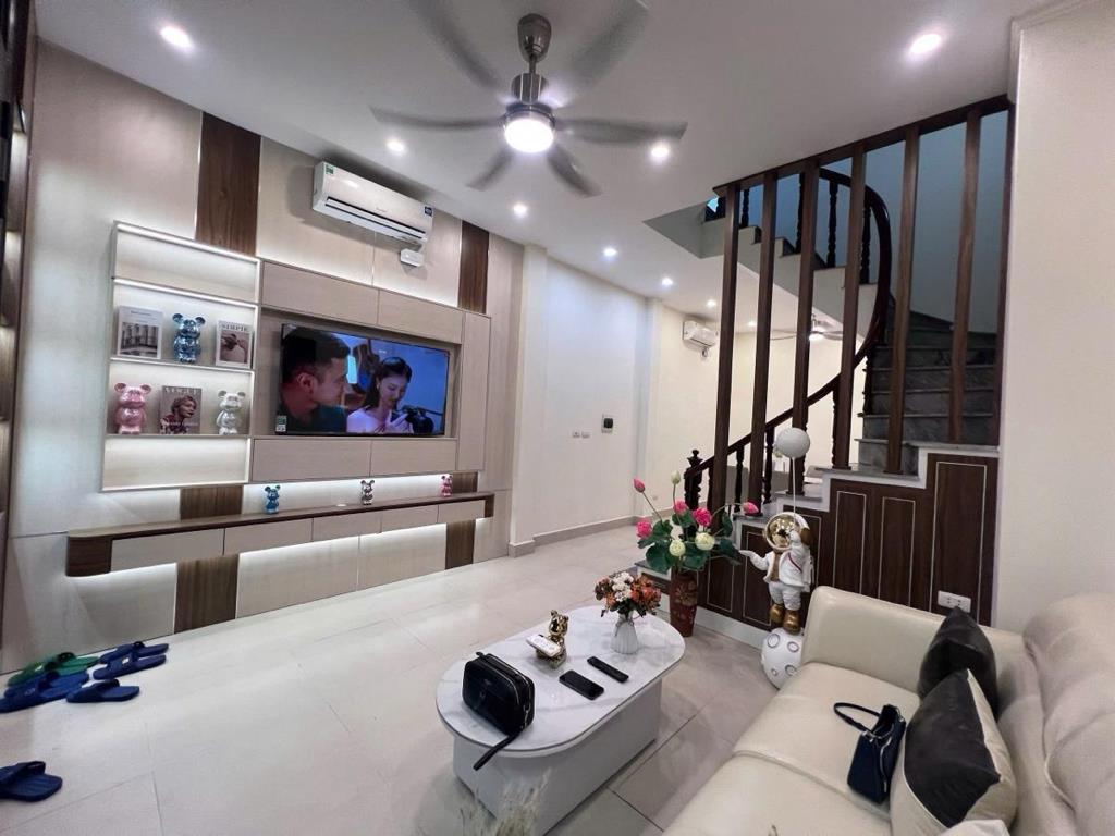 Cần bán nhà shr 40 m2 tại Phường Mỹ Đình 1 - Nam Từ Liêm - Hà Nội, giá 14,5 tỷ