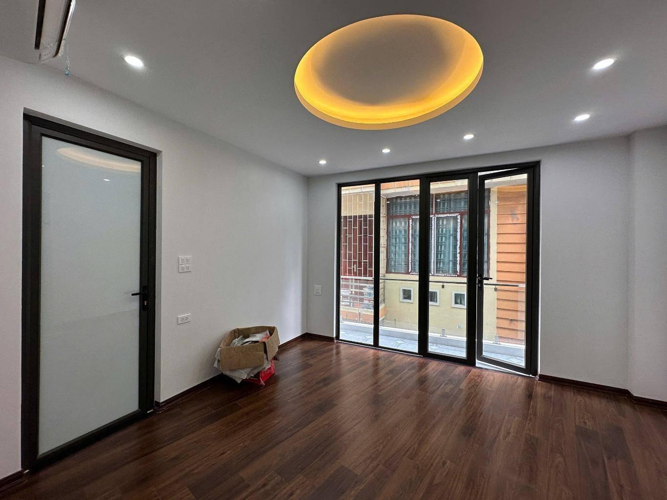 Cần bán gấp bán nhanh nhà sổ hồng riêng 60 m2 tại Đường Minh Khai - Hoàng Mai, giá 16,5 tỷ