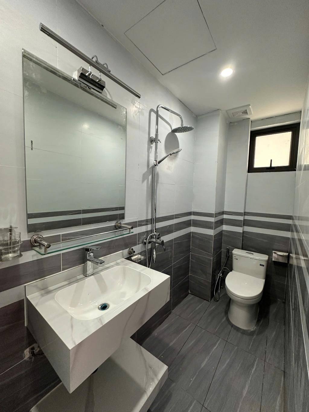 Cần bán gấp bán nhanh nhà sổ hồng riêng 60 m2 tại Đường Minh Khai - Hoàng Mai, giá 16,5 tỷ