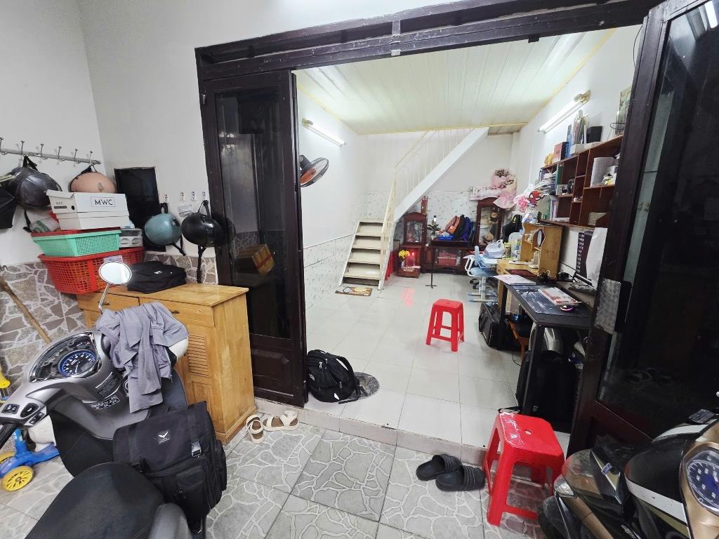 Sở hữu ngay nhà sổ hồng riêng 2 tầng, 40 m2, mặt tiền 4m tại Thủ Đức, giá 2,35 tỷ