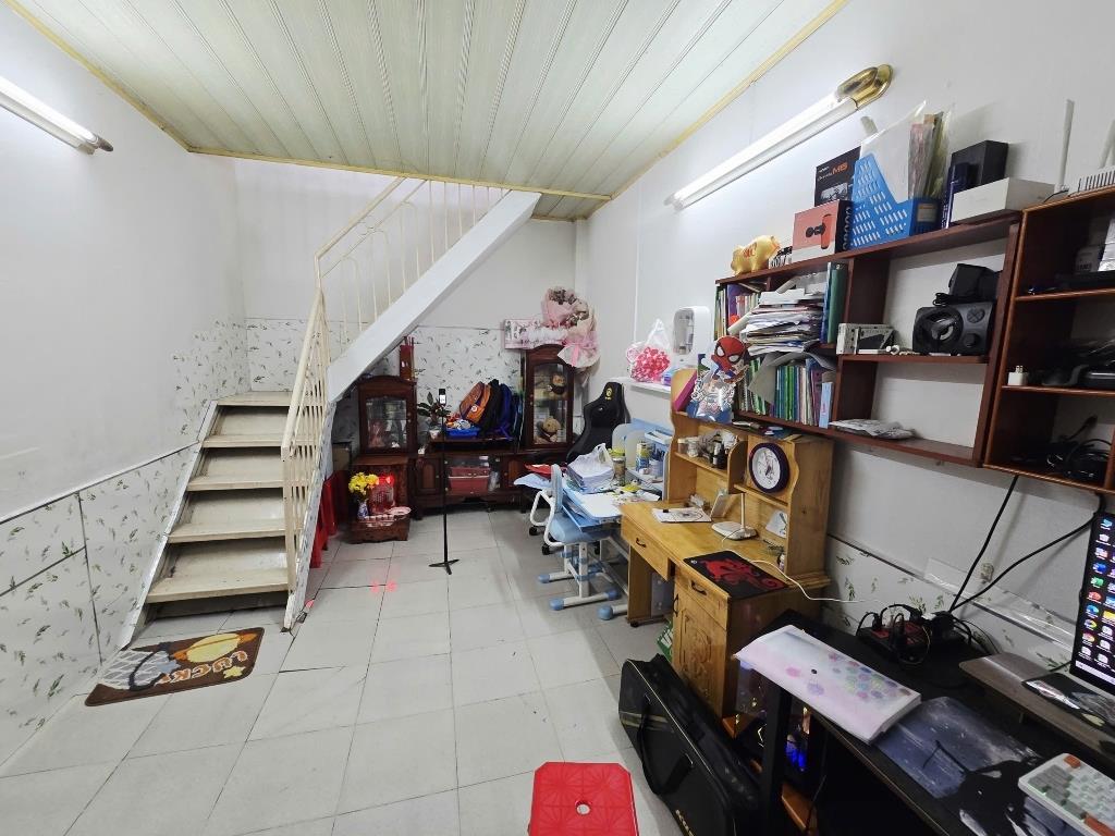 Sở hữu ngay nhà sổ hồng riêng 2 tầng, 40 m2, mặt tiền 4m tại Thủ Đức, giá 2,35 tỷ