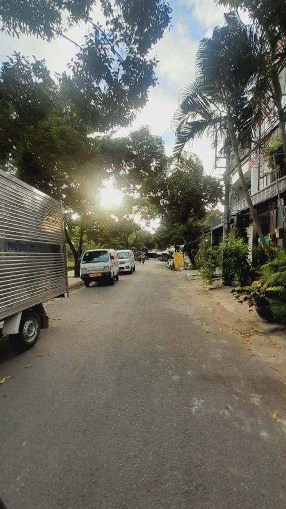 Bán gấp nhà phố - shophouse 4 tầng, 86 m2, giá 12,9 tỷ tại Thủ Đức - TP Hồ Chí Minh