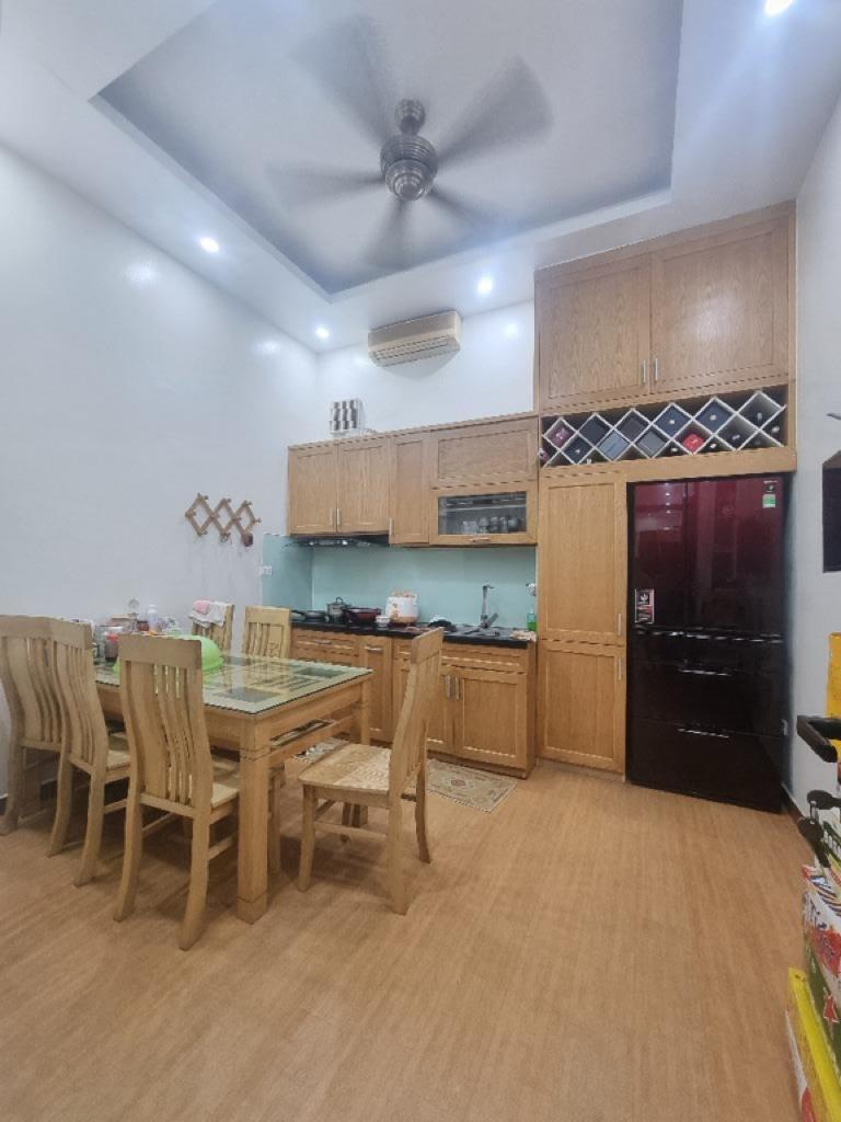 Cần bán ngay nhà sổ hồng riêng 50 m2 tại Phố Kim Mã - Kim Mã - Ba Đình - Hà Nội, giá 33 tỷ