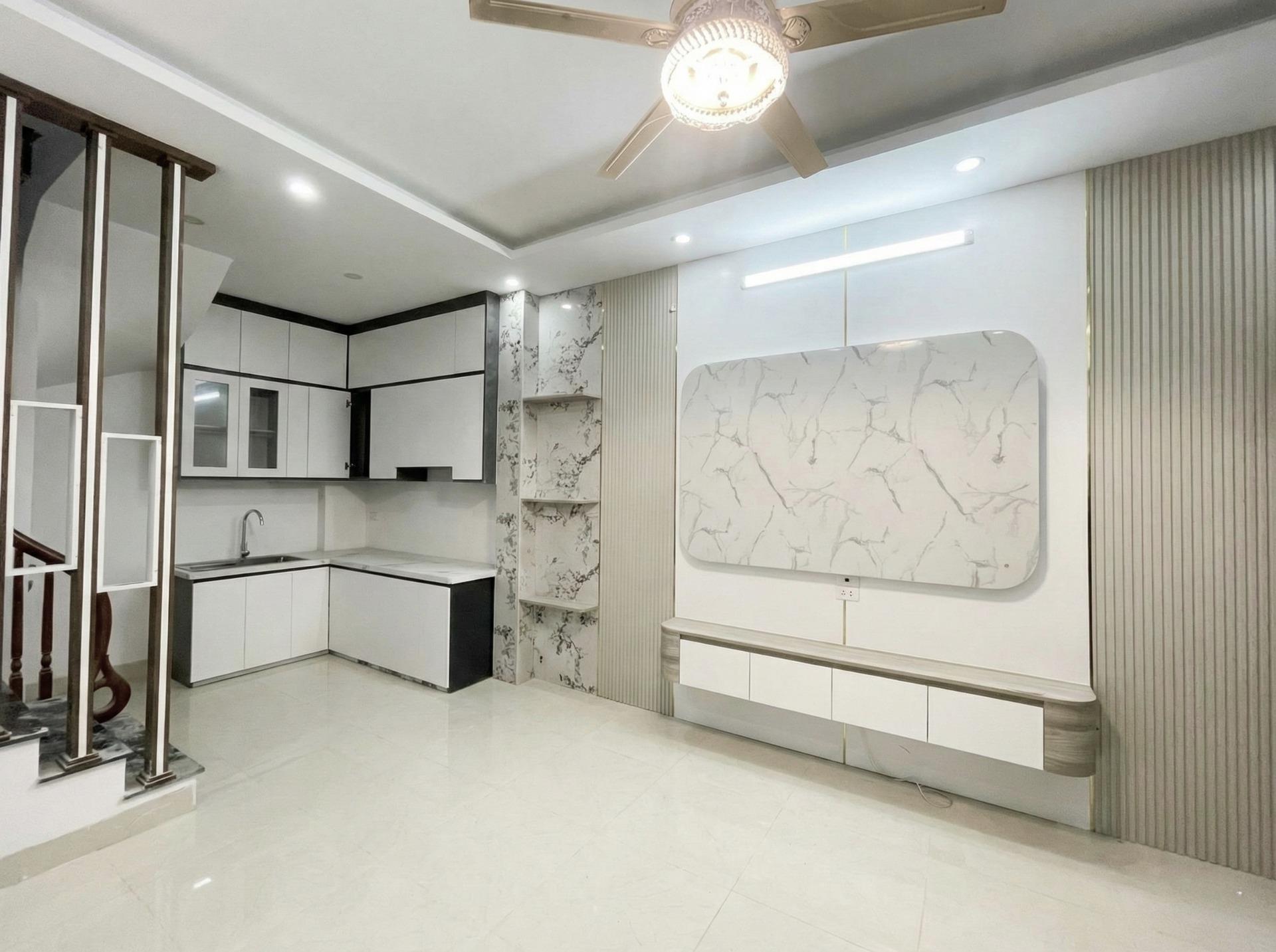 Bán căn nhà đẹp 35 m2, hướng Bắc tại Đường Vĩnh Hưng - Vĩnh Hưng - Hoàng Mai - Hà Nội, giá 9,7 tỷ