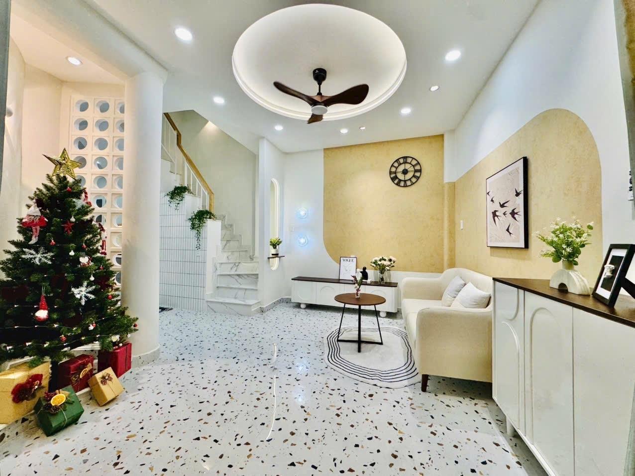 Cần bán ngay nhà đẹp 33 m2 tại Đường Nguyễn Đình Chiểu - 4 - Phú Nhuận, giá 6,75 tỷ