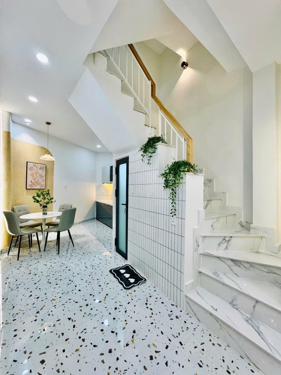 Cần bán ngay nhà đẹp 33 m2 tại Đường Nguyễn Đình Chiểu - 4 - Phú Nhuận, giá 6,75 tỷ