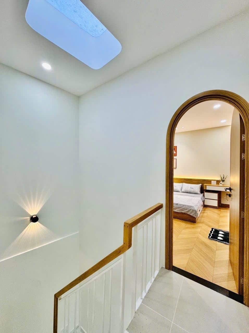 Cần bán ngay nhà đẹp 33 m2 tại Đường Nguyễn Đình Chiểu - 4 - Phú Nhuận, giá 6,75 tỷ