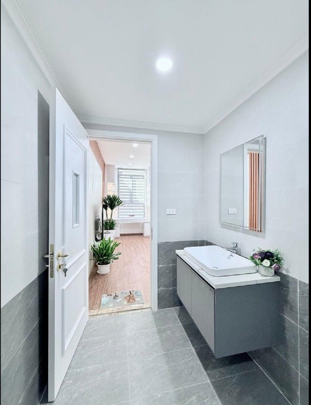 Bán nhanh nhà sổ riêng 58 m2 tại Phố Chùa Bộc - Quang Trung - Đống Đa - Hà Nội, giá 18,2 tỷ