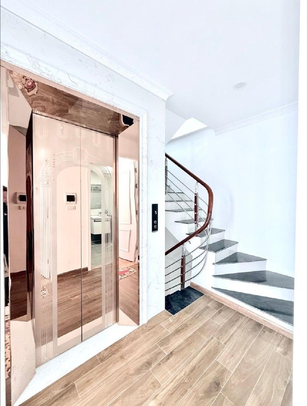 Bán nhanh nhà sổ riêng 58 m2 tại Phố Chùa Bộc - Quang Trung - Đống Đa - Hà Nội, giá 18,2 tỷ