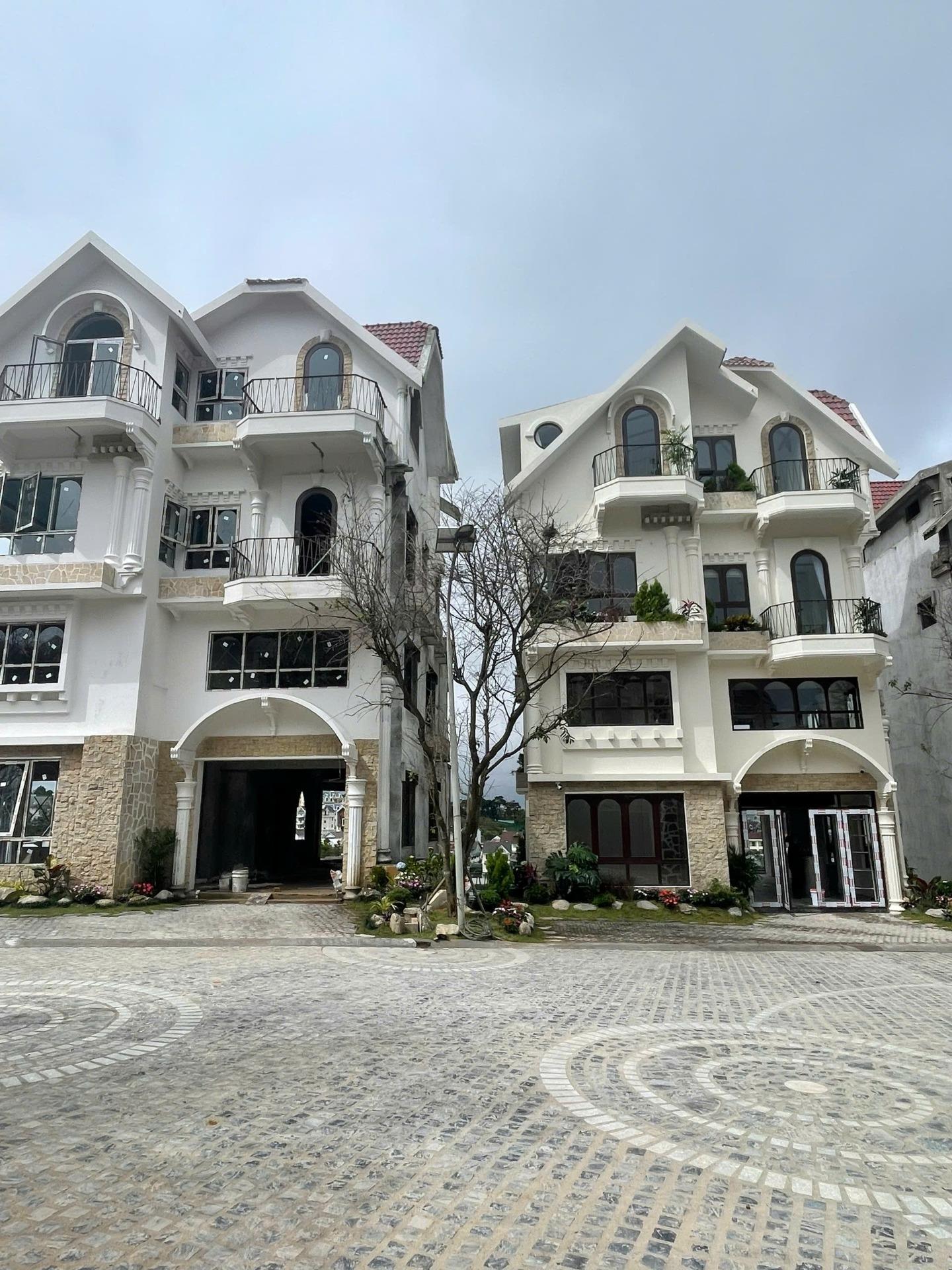 Chuyển nhượng biệt thự siêu đẹp 250 m2, giá 14,5 tỷ tại Đường Trịnh Hoài Đức - Đà Lạt - Lâm Đồng