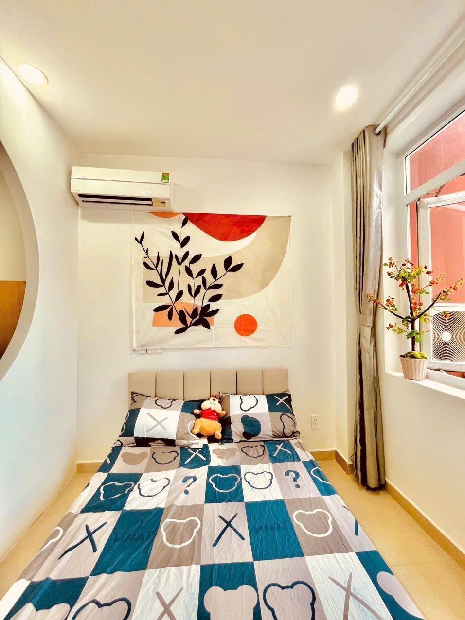 Cho thuê phòng ngủ tách bếp ban công ngay chân Cầu Kiệu, vị trí trung tâm chợ Nguyễn Văn Trỗi 