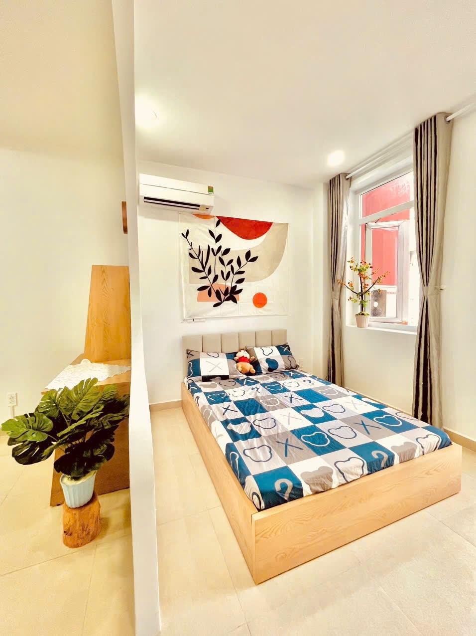 Cho thuê phòng ngủ tách bếp ban công ngay chân Cầu Kiệu, vị trí trung tâm chợ Nguyễn Văn Trỗi 