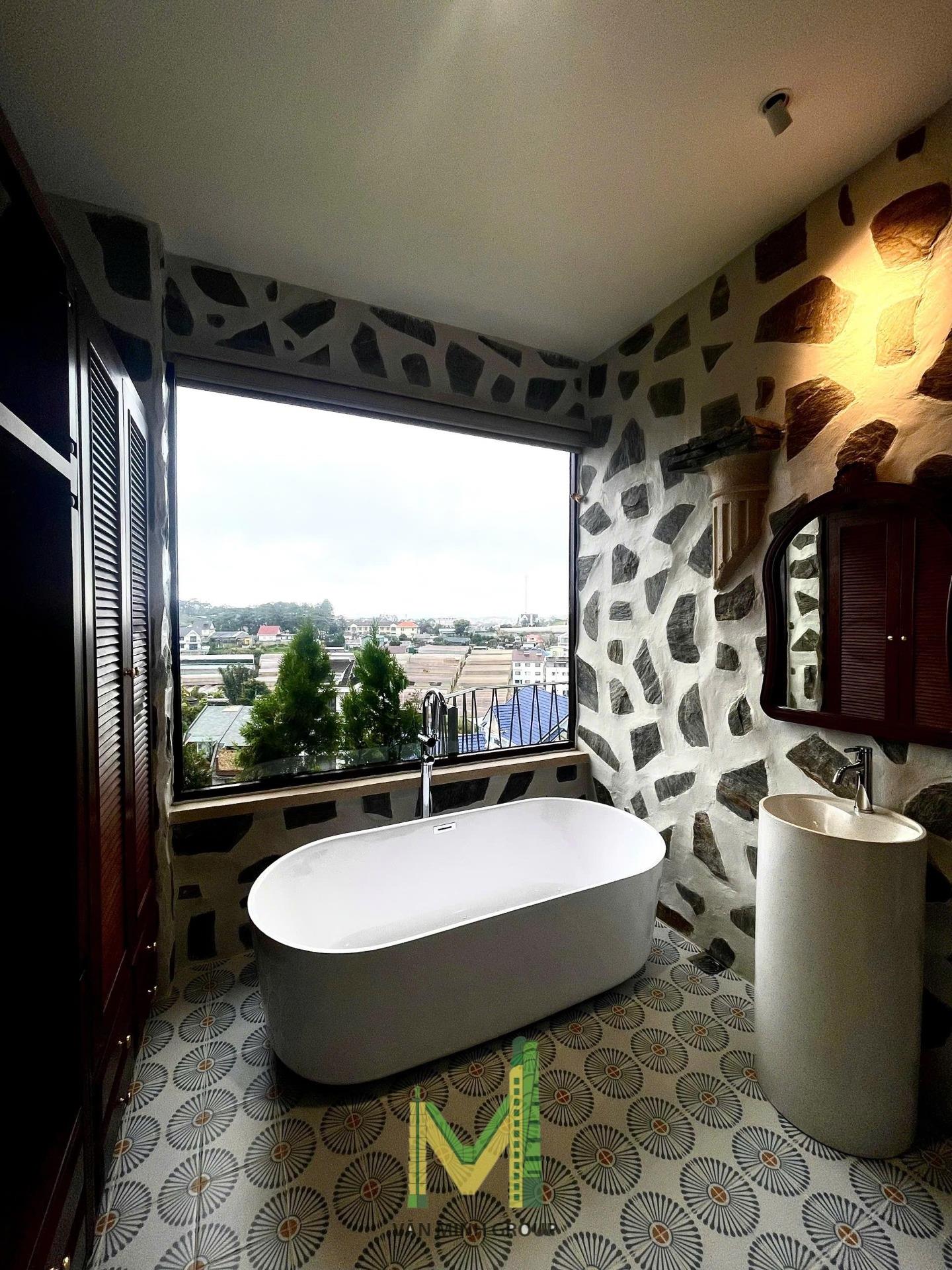 Chuyển nhượng biệt thự siêu đẹp 250 m2, giá 14,5 tỷ tại Đường Trịnh Hoài Đức - Đà Lạt - Lâm Đồng