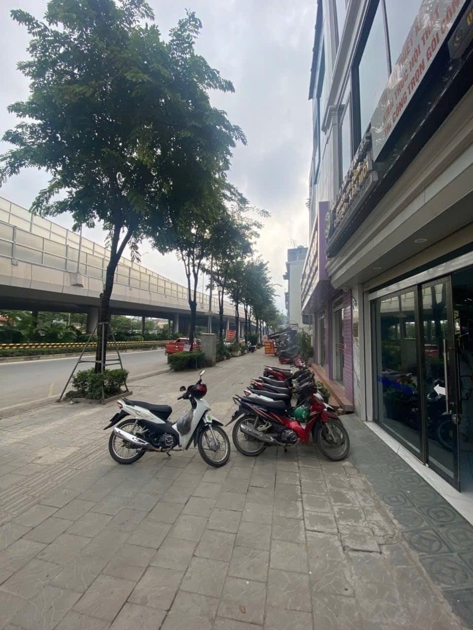 Sở hữu ngay căn nhà mặt phố 50 m2 tại Đường Phạm Văn Đồng - Mai Dịch - Cầu Giấy, giá 26,8 tỷ