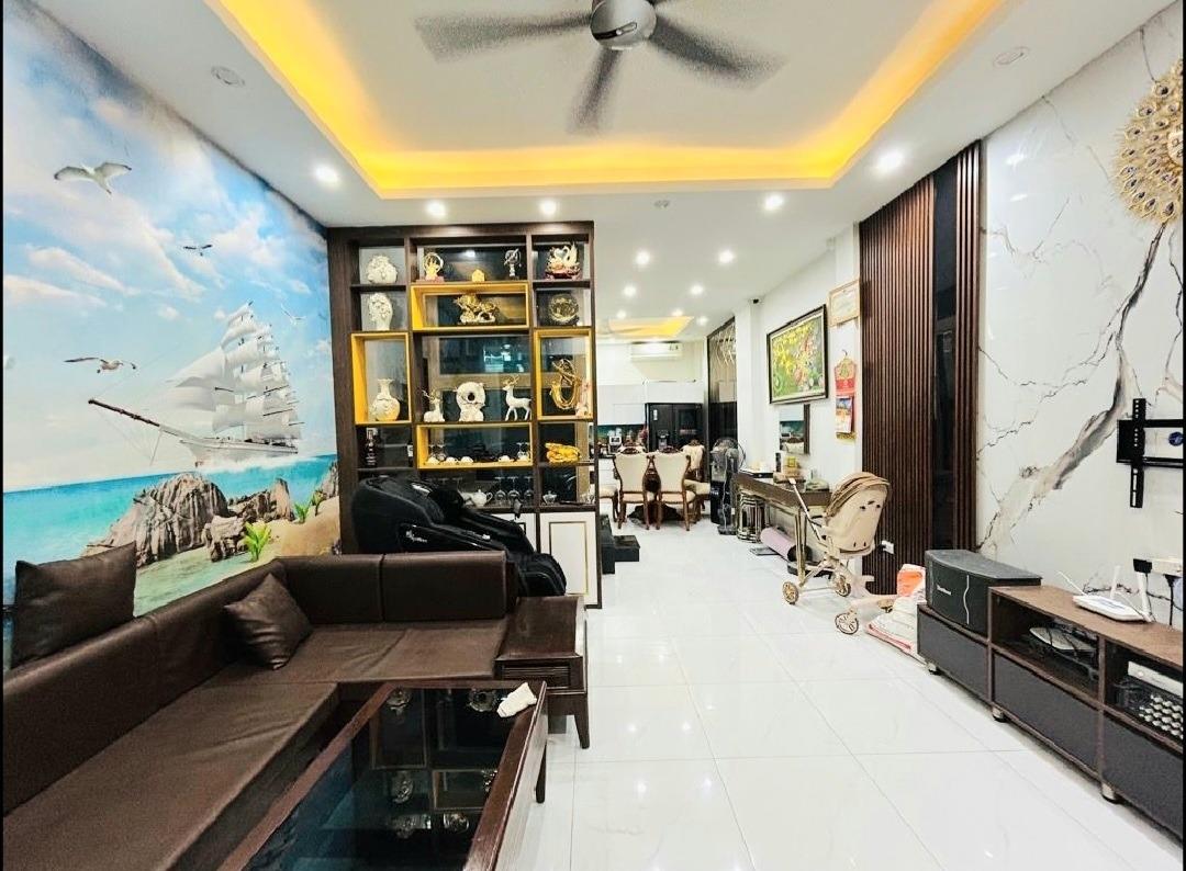 Cần bán nhà sổ riêng 55 m2 tại Phố Yên Lạc - Hai Bà Trưng - Hà Nội, giá 17,5 tỷ